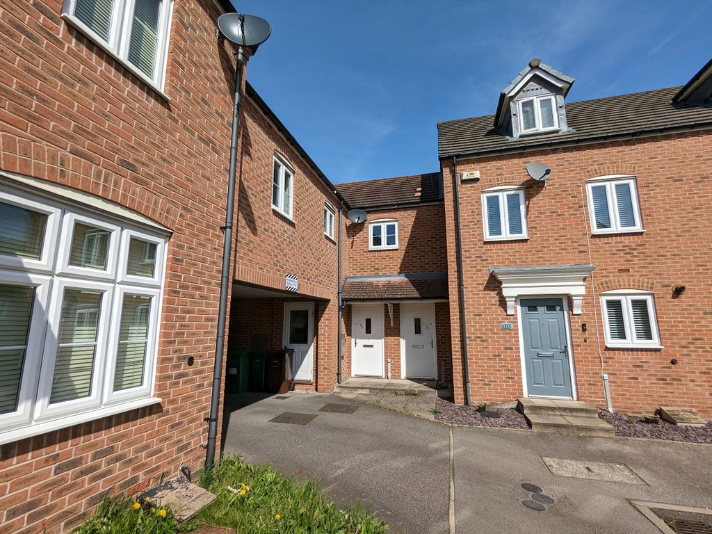 2 bed flat for sale in Wharf Lane, Solihull B91, £140,000