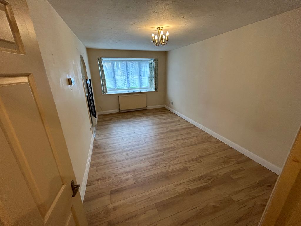 1 bed flat to rent in Greenway Close, Friern Barnet N11, £1,400 pcm