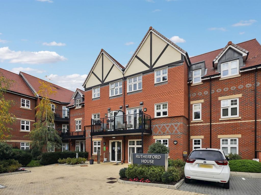 1 bed flat for sale in Marple Lane, Chalfont St. Peter, Gerrards Cross SL9, £399,000