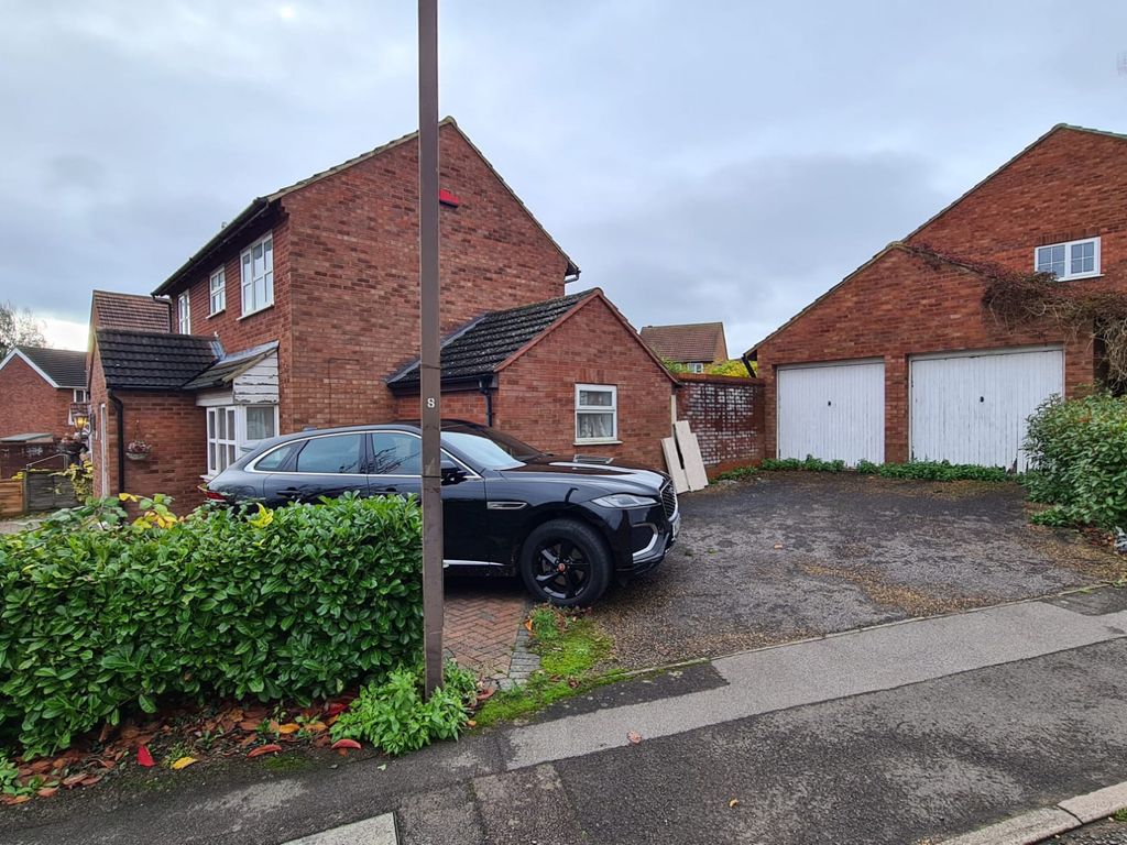 3 bed detached house for sale in Shorham Rise, Buckinghamshire MK8, £500,000
