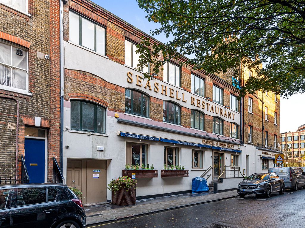 3 bed flat for sale in Shroton Street, London NW1, £785,000