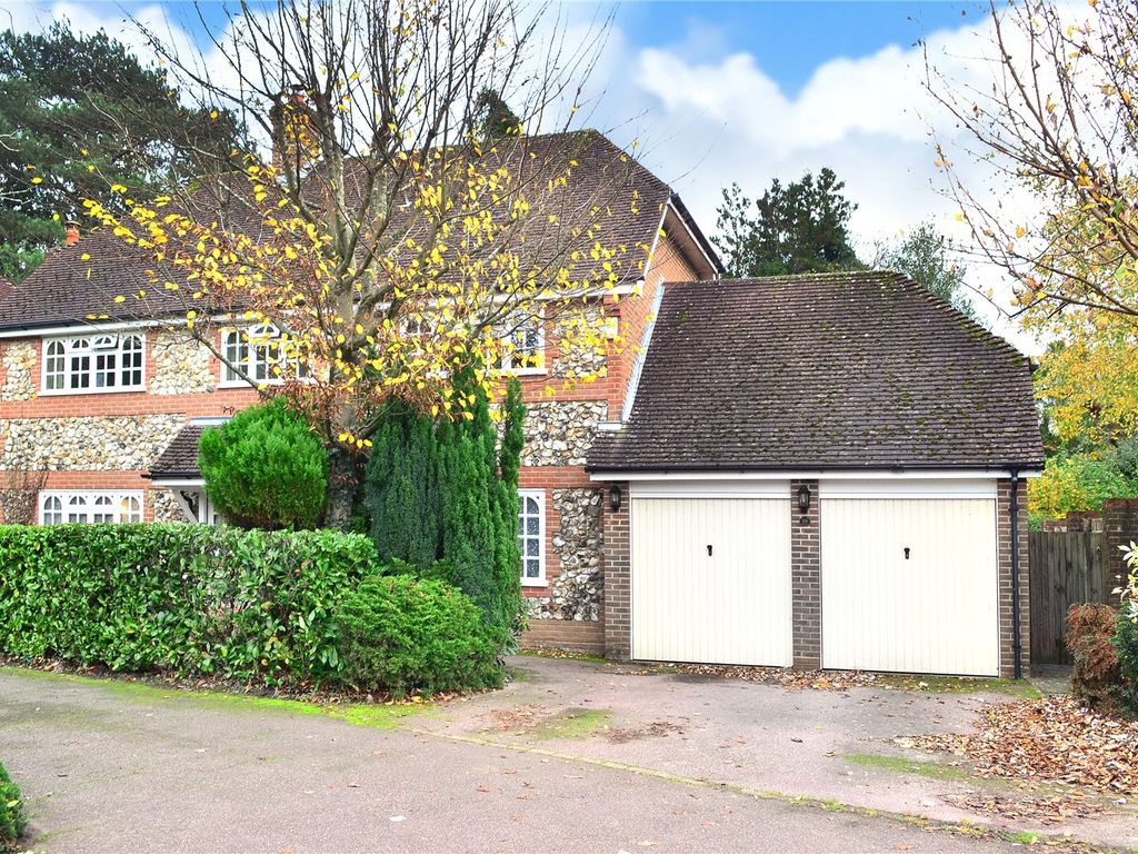 5 bed detached house for sale in Felbridge, East Grinstead RH19, £750,000