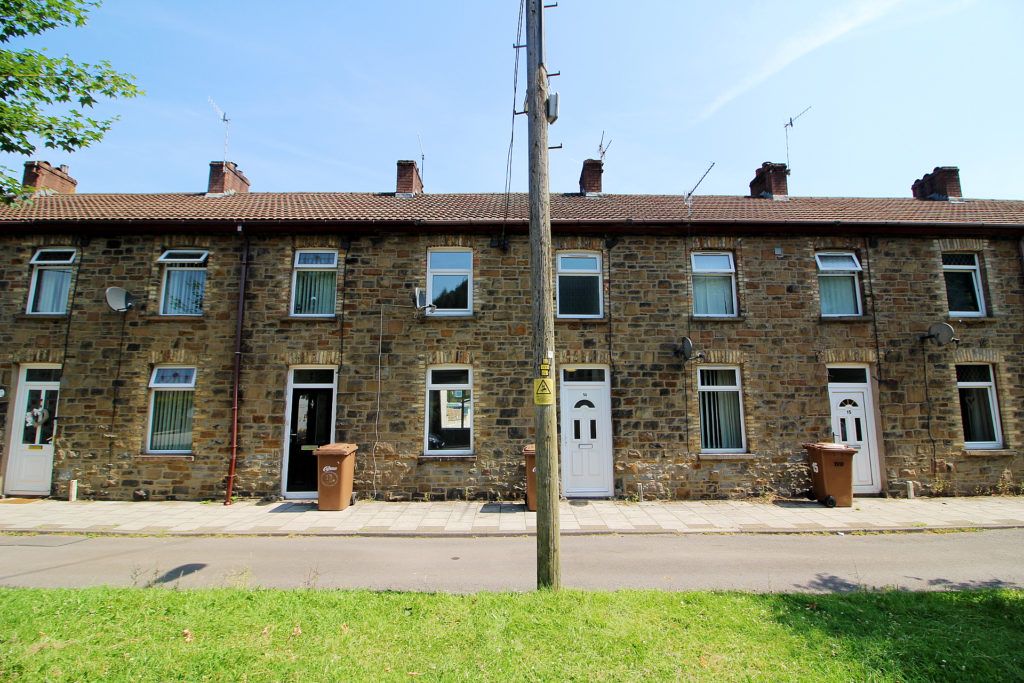 2 bed terraced house to rent in Tredegar Terrace, Crosskeys, Crosskeys NP11, £825 pcm
