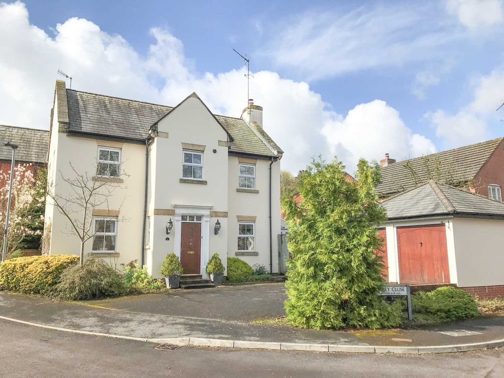 4 bed detached house for sale in Bailey Close, Pewsey SN9, £435,000
