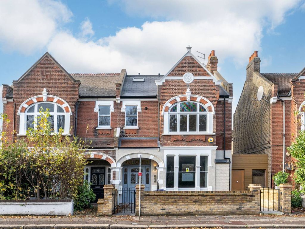 3 bed maisonette for sale in Fulham Palace Road, Fulham, London SW6, £950,000