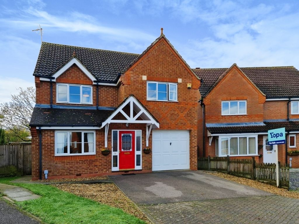4 bed detached house for sale in Foxglove Close, Buckingham MK18, £525,000