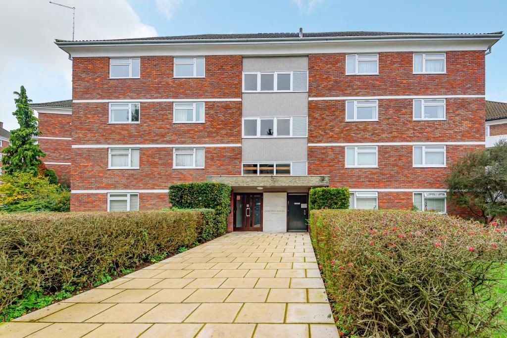 2 bed flat for sale in Richmond, London TW10, £750,000