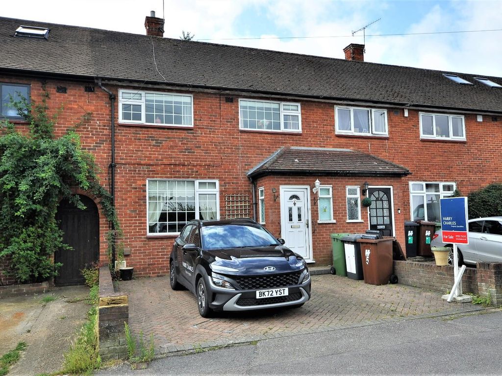3 bed terraced house for sale in Aberford Road, Borehamwood WD6, £425,000