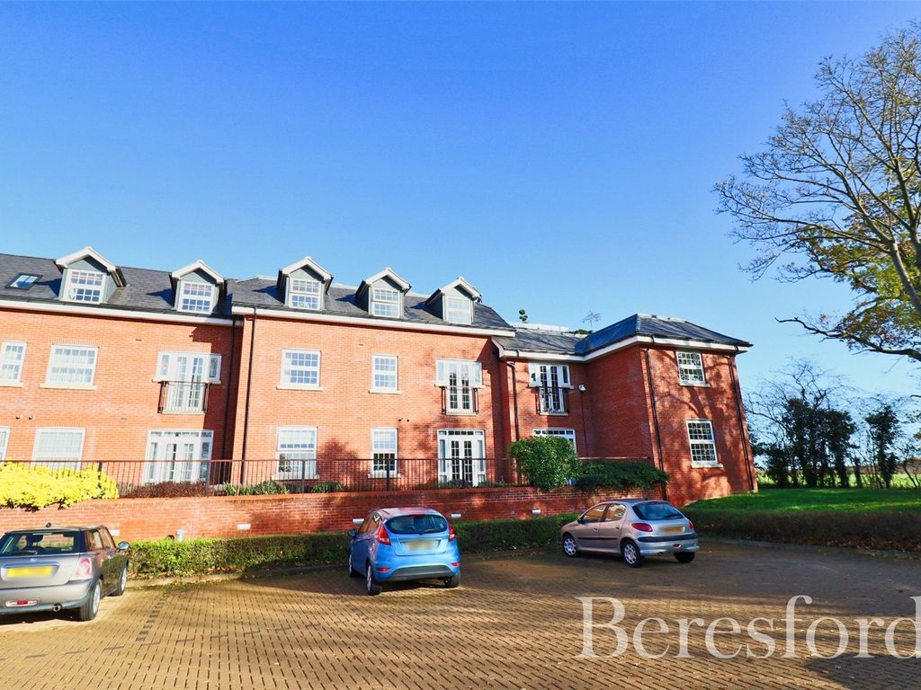 2 bed flat for sale in Dunmow Road, Great Easton CM6, £350,000