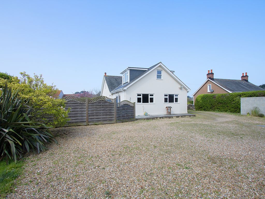 5 bed detached house to rent in Rue Colin, Vale, Guernsey GY6, £3,300 pcm
