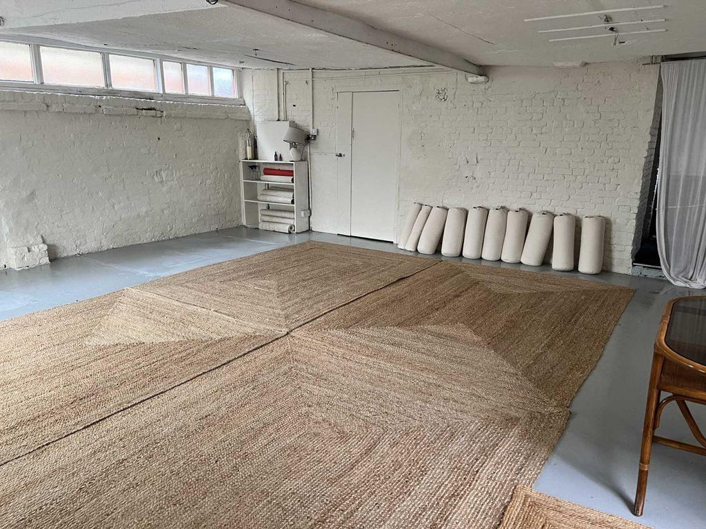 Warehouse to let in Westow Street, Crystal Palace SE19, £15,000 pa