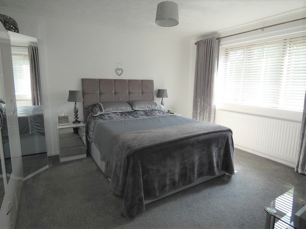 3 bed detached bungalow for sale in Heathlands Drive, Croxton IP24, £350,000