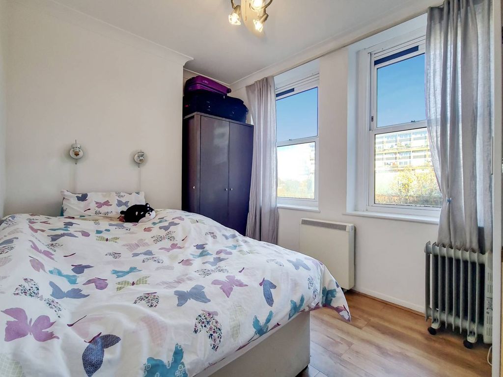 1 bed flat for sale in St Georges Road, Elephant And Castle, London SE1, £425,000