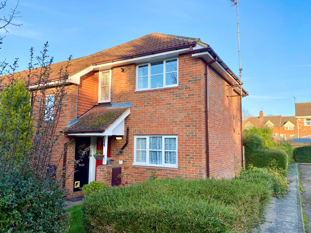1 bed maisonette to rent in Chapel Meadow, Tring HP23, £995 pcm