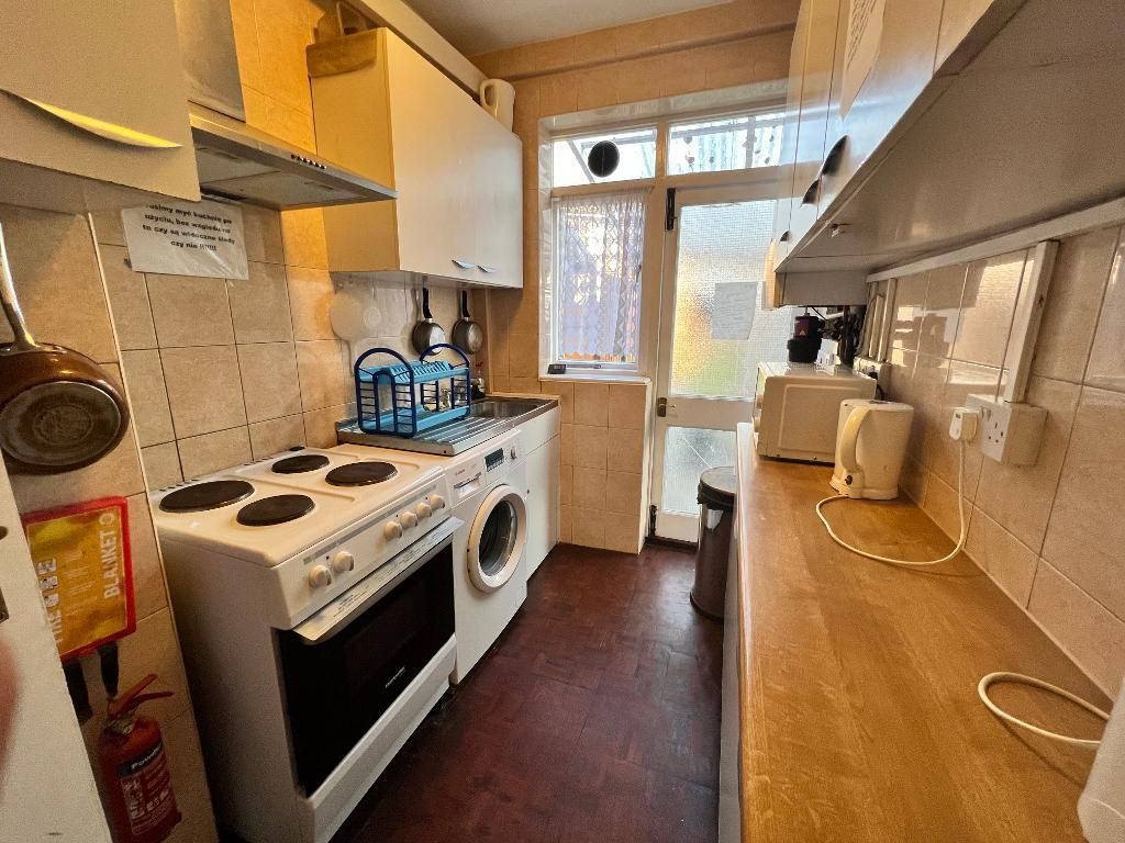 3 bed terraced house for sale in Old Oak Common Lane, East Acton, London W3, £564,950