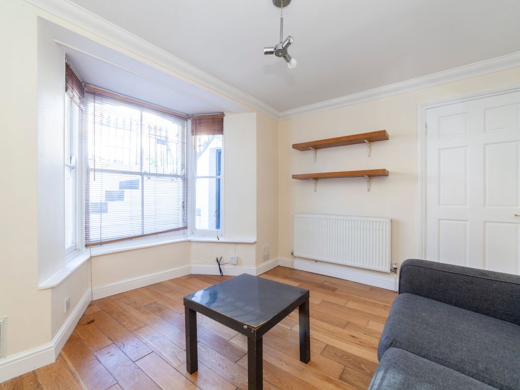 1 bed flat for sale in Calverley Grove, London N19, £365,000