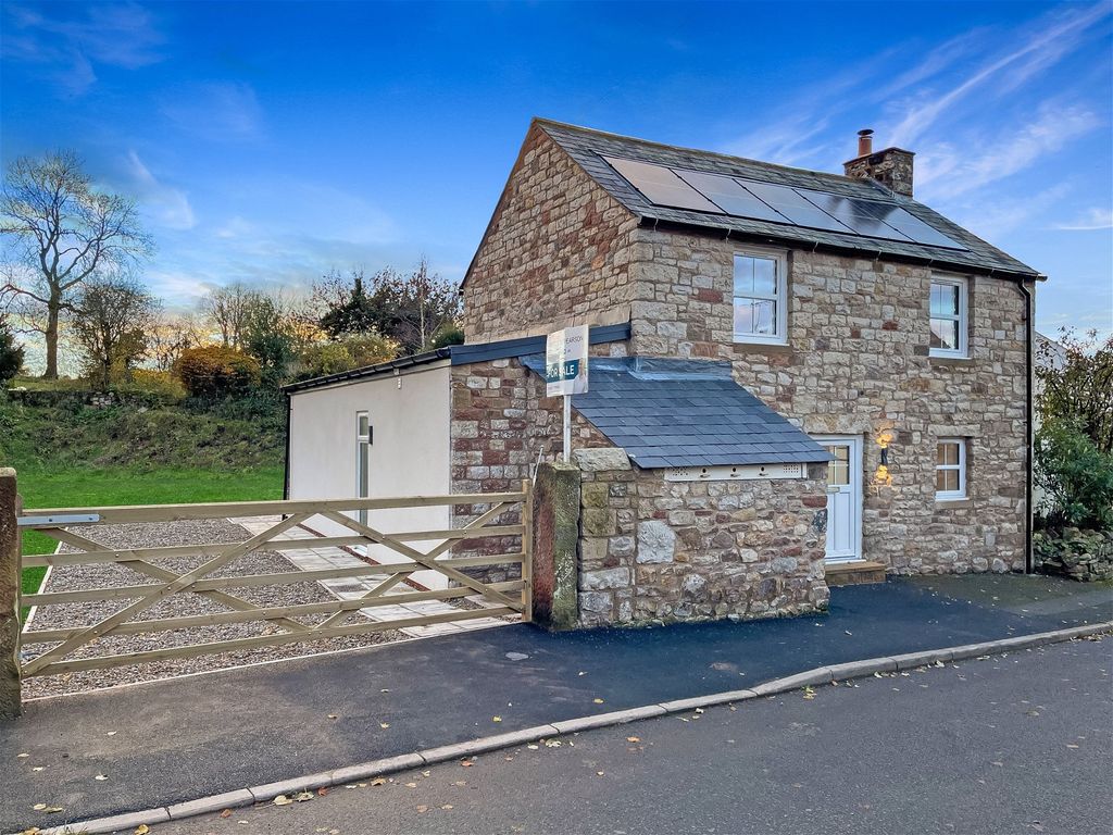 2 bed cottage for sale in Castle Carrock, Brampton CA8, £380,000