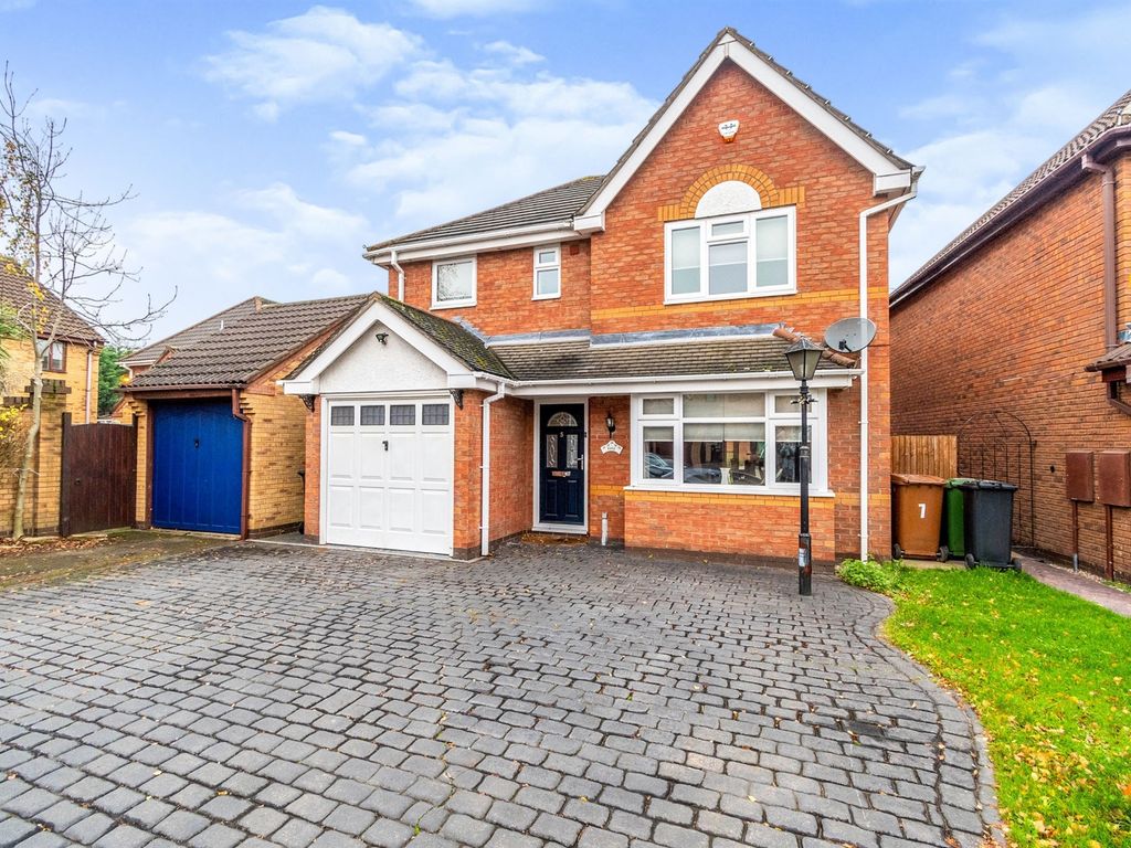 4 bed detached house for sale in Lambourn Road, Willenhall WV13, £390,000