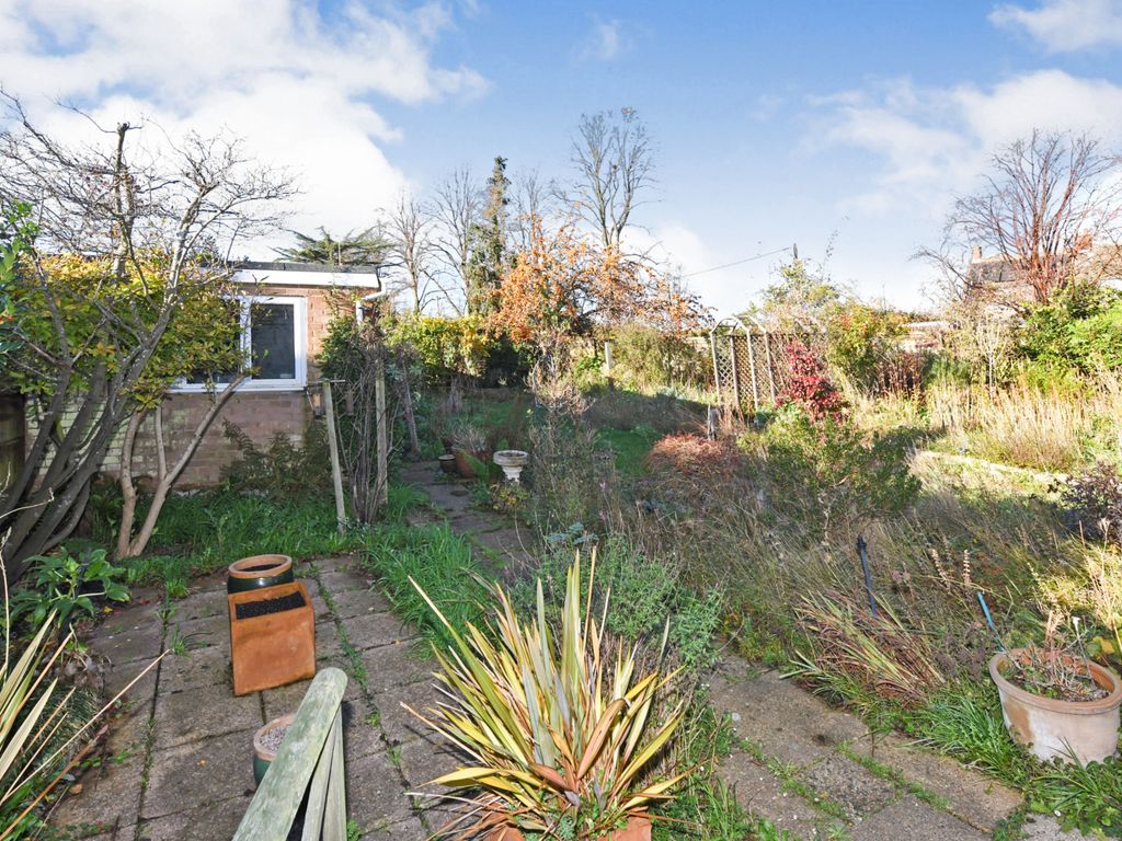 3 bed detached bungalow for sale in Chequers Road, Writtle CM1, £595,000