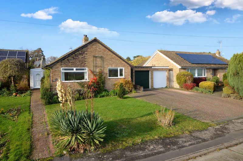 3 bed detached bungalow for sale in Kimbells Close, Shabbington, Aylesbury HP18, £549,950