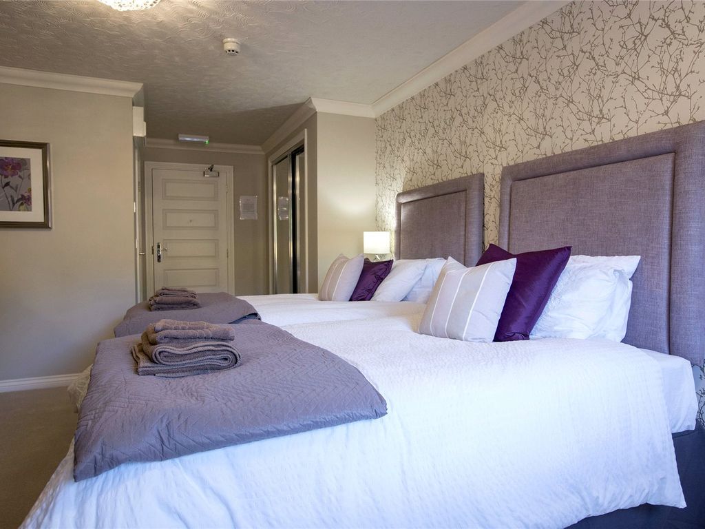 1 bed flat for sale in Dean Street, Marlow SL7, £533,950