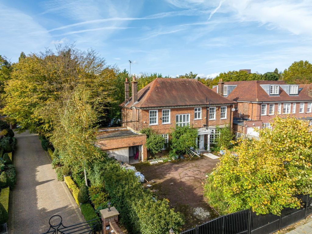 6 bed detached house for sale in The Bishops Avenue, London N2, £5,500,000