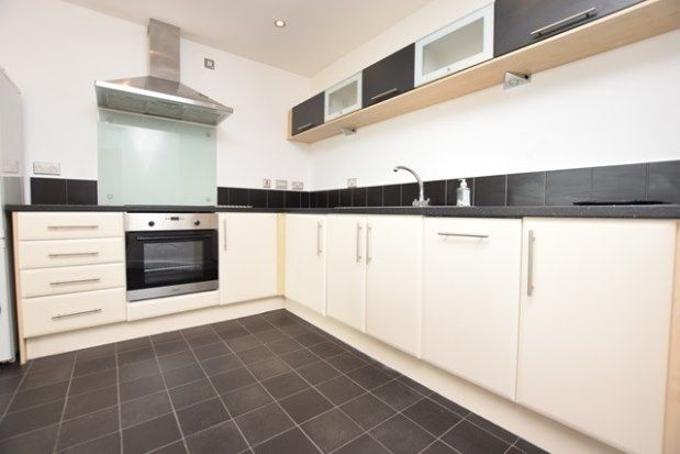 2 bed flat to rent in West One Panorama, Sheffield S1, £1,300 pcm