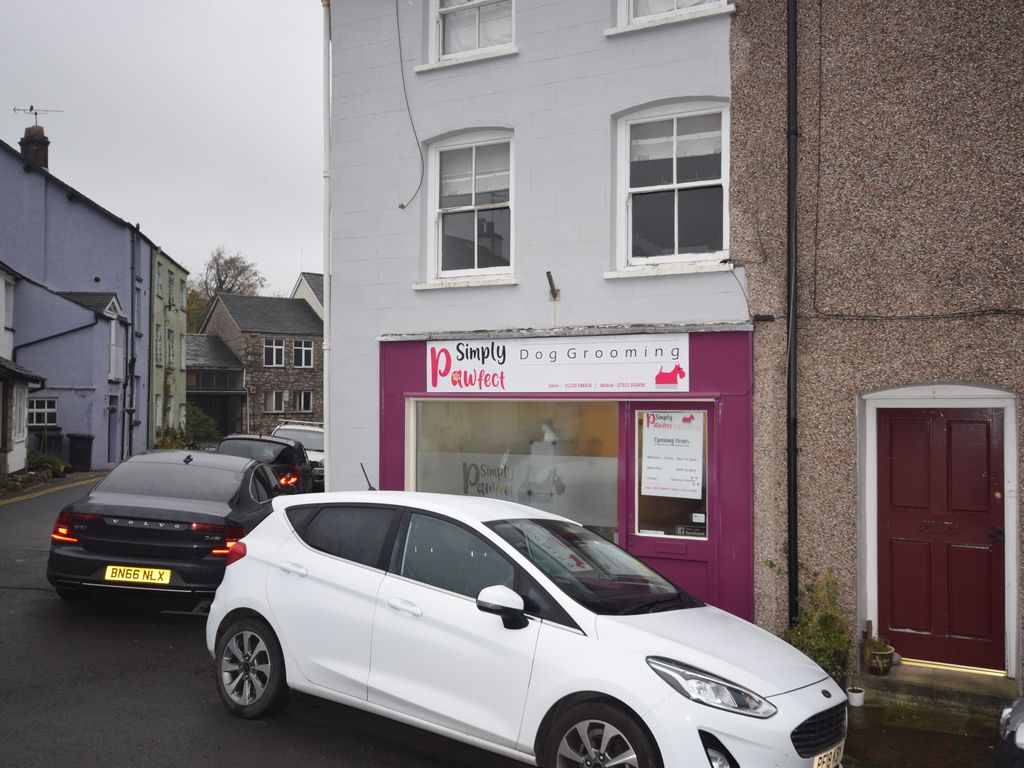 Retail premises to let in The Gill, Ulverston LA12, £4,800 pa