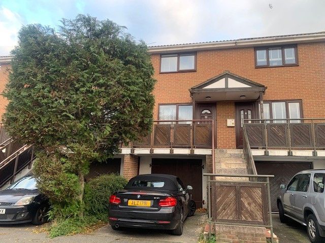 2 bed terraced house to rent in Hewitt Close, Gillingham, Kent ME7, £1,200 pcm
