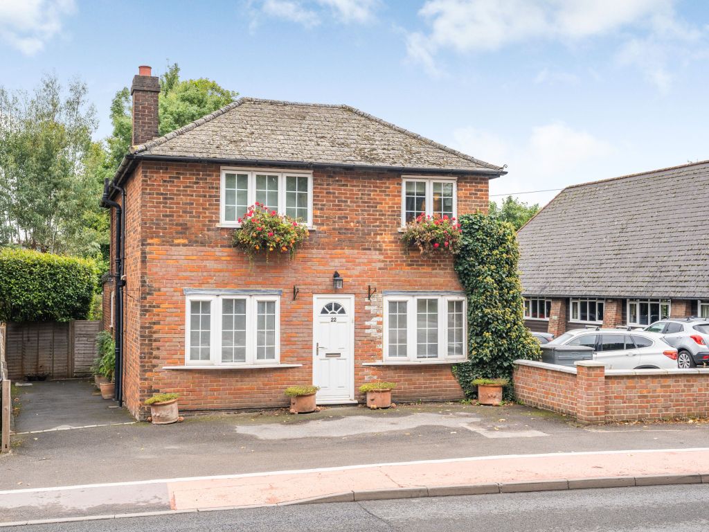 4 bed detached house for sale in White Lion Road, Little Chalfont, Amersham HP7, £669,000