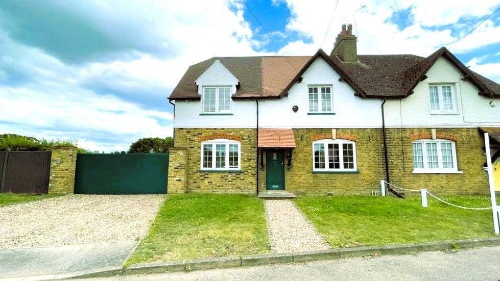 3 bed cottage for sale in Willets Lane, Denham, Uxbridge UB9, £825,000