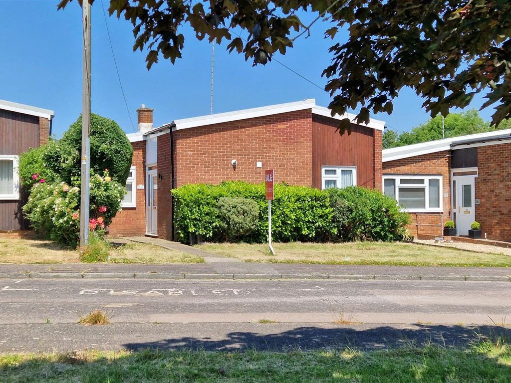 2 bed terraced bungalow for sale in Stewards Green Road, Epping CM16, £450,000