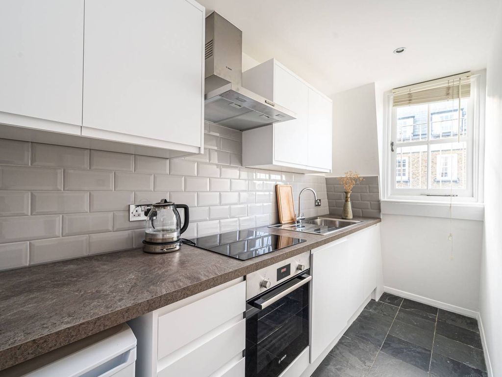 1 bed flat for sale in Cleveland Street, Marylebone, London W1T, £450,000