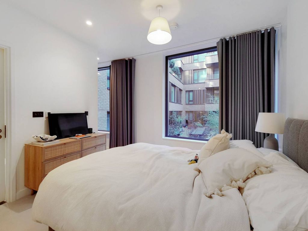 2 bed flat for sale in Wood Lane, Shepherd's Bush, London W12, £1,200,000