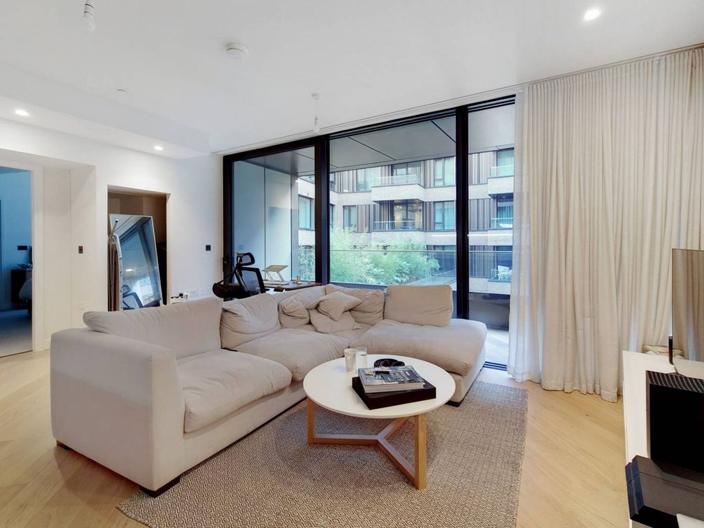 2 bed flat for sale in Wood Lane, Shepherd