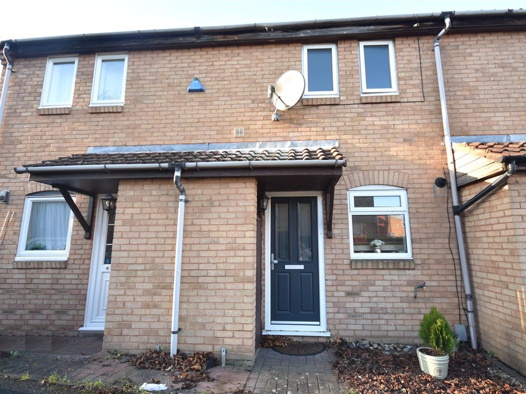 2 bed terraced house to rent in Cheney Way, Aylesbury, Buckinghamshire HP20, £1,200 pcm
