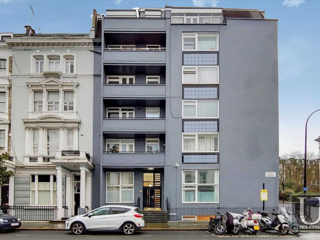2 bed flat for sale in Arundel Gardens, London W11, £800,000