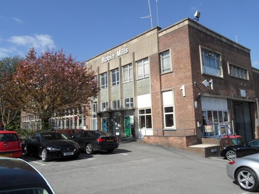 Office to let in Leeds Road, Bradford BD10, £5,200 pa