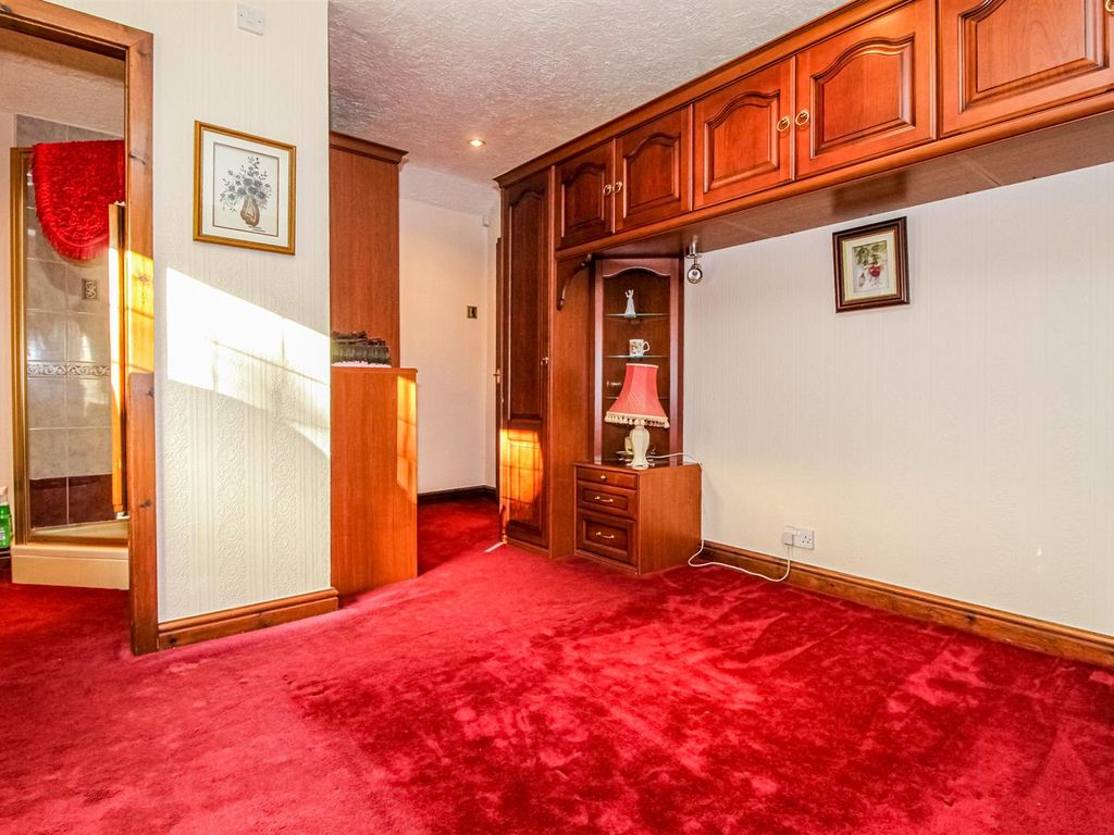 6 bed property for sale in Bretton Lane, Bretton, Wakefield WF4, £895,000