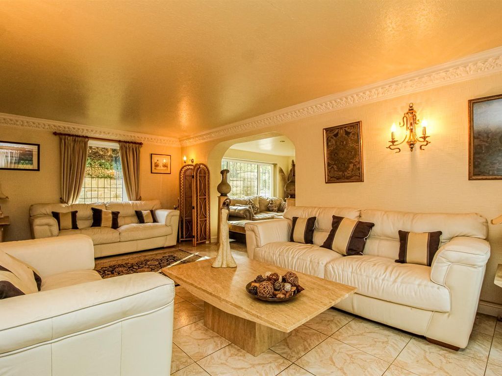 6 bed property for sale in Bretton Lane, Bretton, Wakefield WF4, £895,000