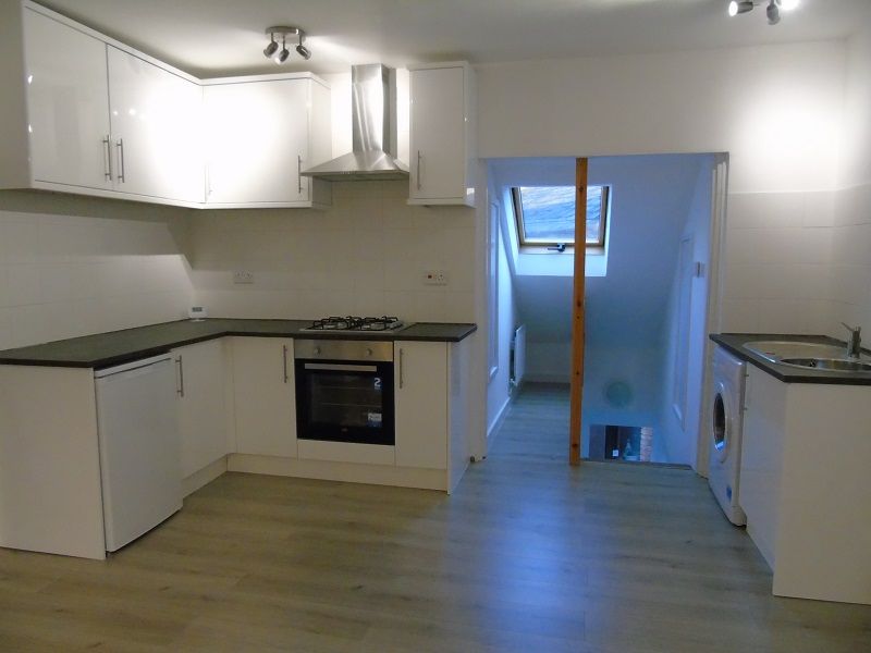 2 bed flat to rent in Nantwich, Cheshire CW5, £750 pcm