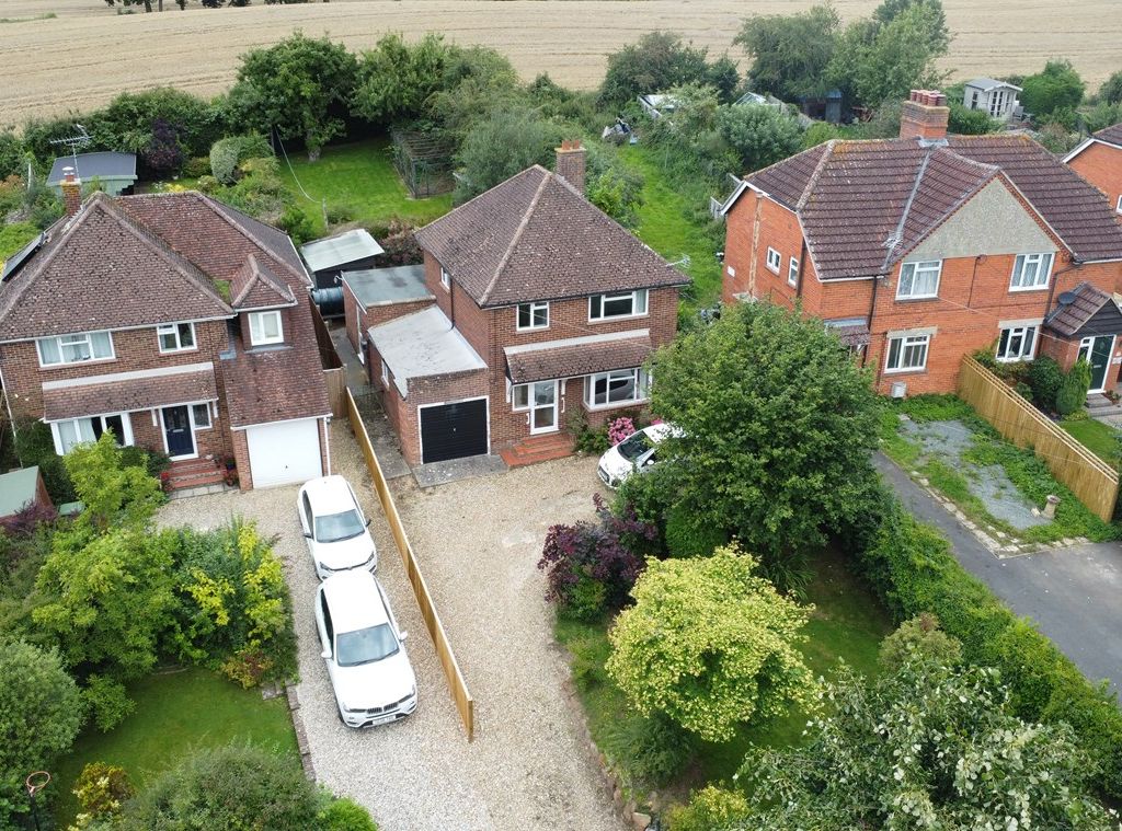 3 bed detached house for sale in Ashmore Green, Thatcham RG18, £500,000