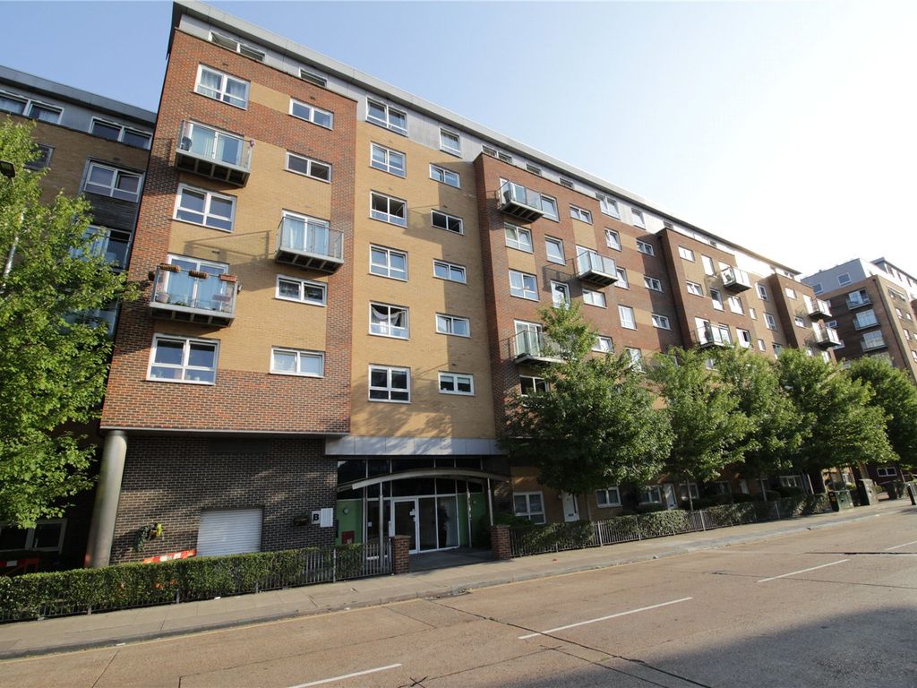 1 bed flat to rent in Cherrydown East, Basildon SS16, £1,150 pcm