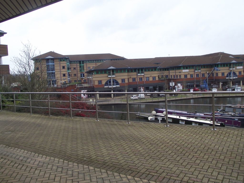 1 bed flat to rent in Landmark, Waterfront West, Brierley Hill, West Midlands DY5, £825 pcm