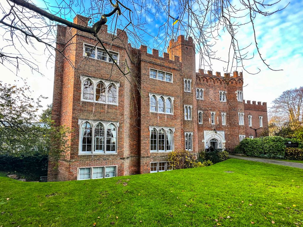 Office to let in The Castle, Hertford SG14, £8,100 pa