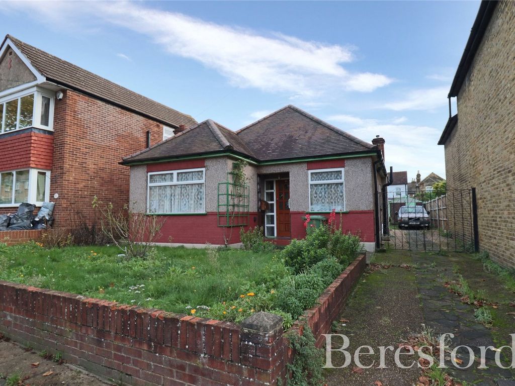 3 bed bungalow for sale in Claremont Road, Hornchurch RM11, £450,000