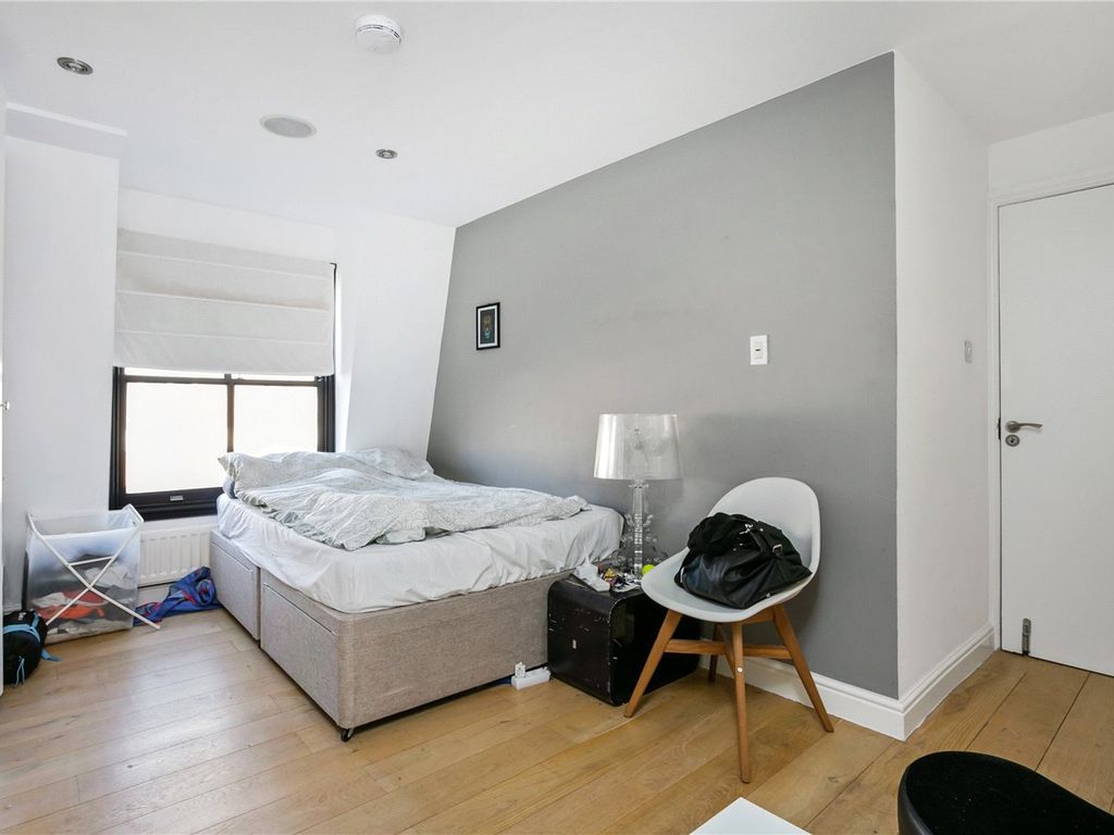 2 bed flat for sale in Cheshire Street, London E2, £675,000