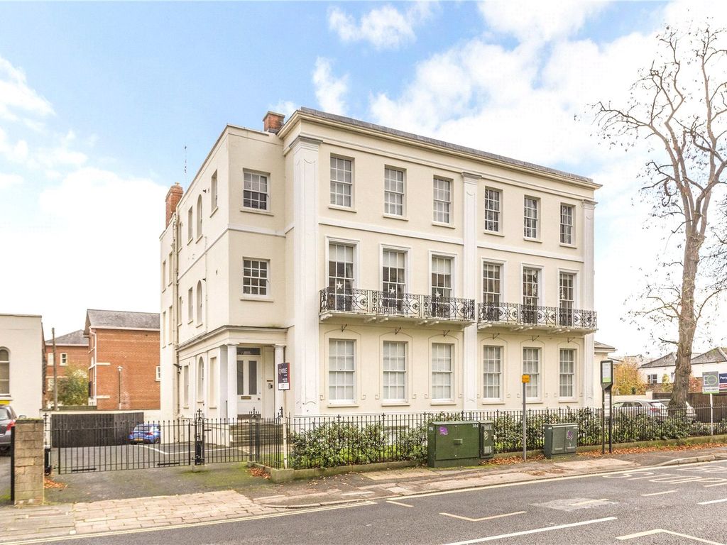 2 bed flat to rent in St. James Square, Cheltenham, Gloucestershire GL50, £1,850 pcm