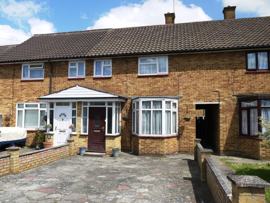 3 bed terraced house to rent in Norfolk Gardens, Borehamwood, Hertfordshire WD6, £1,925 pcm