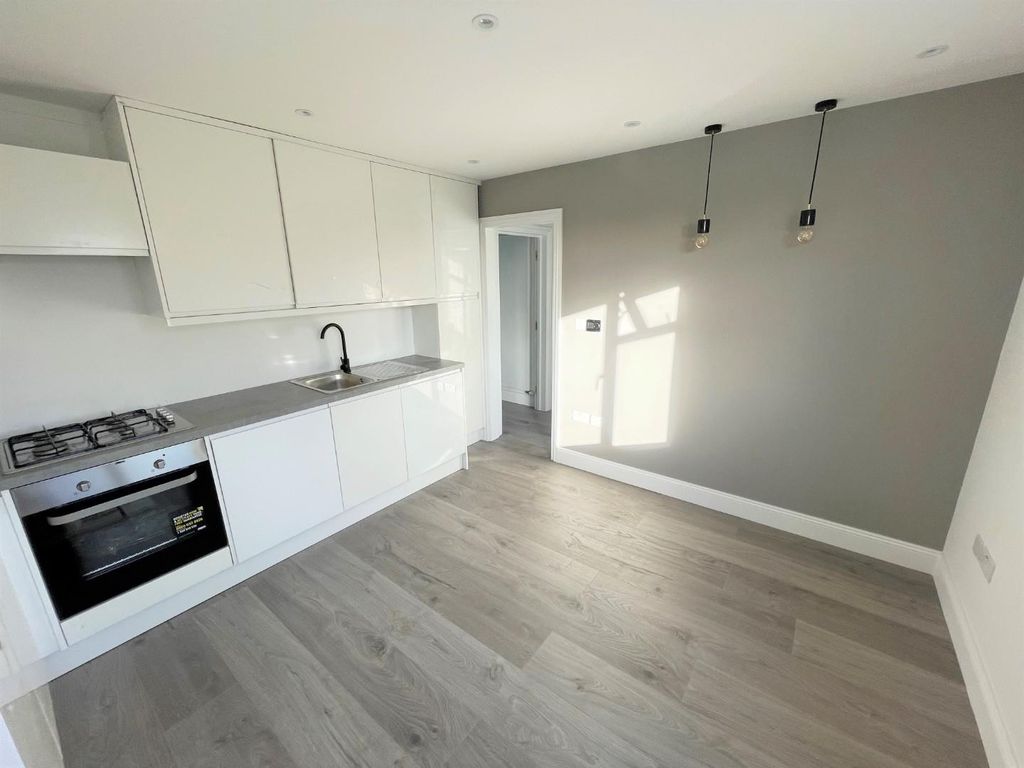 1 bed flat to rent in Buckingham Road, Edgware HA8, £1,475 pcm